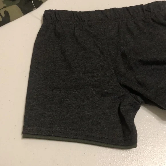 2 Garanimals Shorts 18 Months - Picture 11 of 12